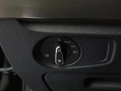 Volkswagen 帕萨特插电混动 2022, 53400 км, за 11652.21 USD - фото 20
