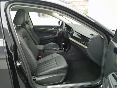 Volkswagen 帕萨特插电混动 2022, 53400 км, за 11652.21 USD - фото 22