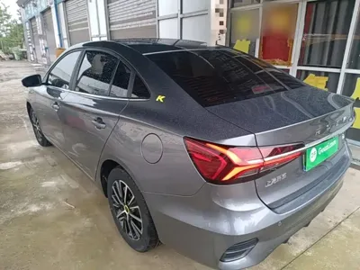 Roewe i5 2022, 16600 км, за 5436.94 USD