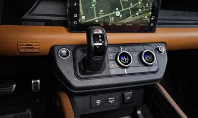 Land Rover Defender 2023, 73350 км, за 57482.65 USD - фото 9