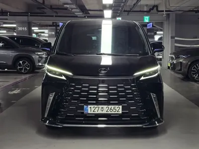 Lexus LM 2025, 35645 км, за 95116.19 USD