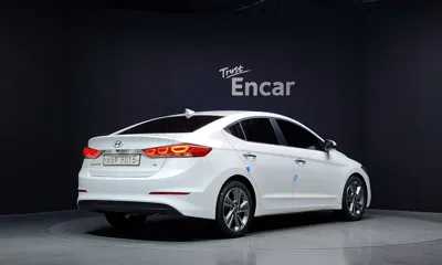 Hyundai Avante 2018, 127782 км, за 5888.83 USD