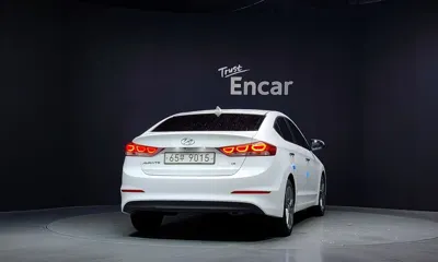 Hyundai Avante 2018, 127782 км, за 5888.83 USD