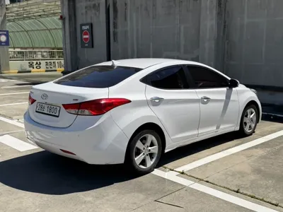Hyundai Avante 2013, 129790 км, за 1772.35 USD