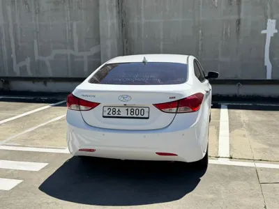Hyundai Avante 2013, 129790 км, за 1772.35 USD