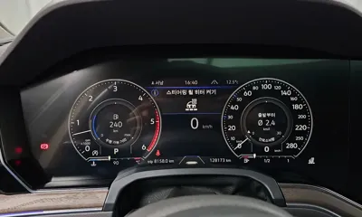 Volkswagen Touareg 2022, 128173 км, за 32309.21 USD - фото 8