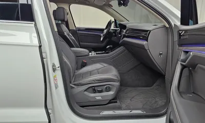 Volkswagen Touareg 2022, 128173 км, за 32309.21 USD - фото 11
