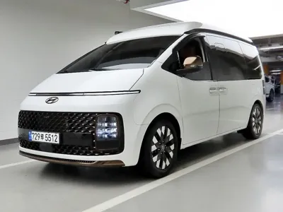 Hyundai Staria · 2023 год