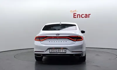 Hyundai Grandeur 2017, 190446 км, за 7296.42 USD