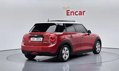 MINI Cooper 2016, 76528 км, за 5448.34 USD