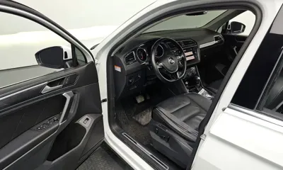 Volkswagen Tiguan 2018, 103967 км, за 12931.6 USD - фото 11