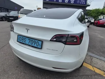 Tesla Model 3 2021, 42462 км, за 22768.69 USD