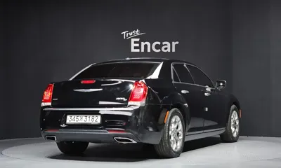 Chrysler 300C 2016, 146078 км, за 5618.72 USD