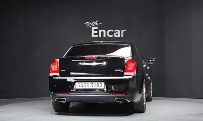 Chrysler 300C 2016, 146078 км, за 5618.72 USD