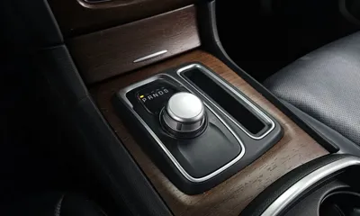Chrysler 300C 2016, 146078 км, за 5579.62 USD - фото 9