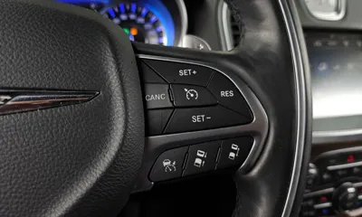 Chrysler 300C 2016, 146078 км, за 5579.62 USD - фото 17