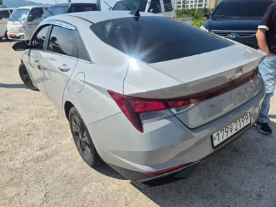 Hyundai Avante 2021, 180000 км, за 7811.47 USD