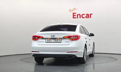 Hyundai Sonata 2015, 92359 км, за 5087.54 USD