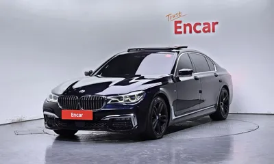 BMW 7-Series · 2017 год