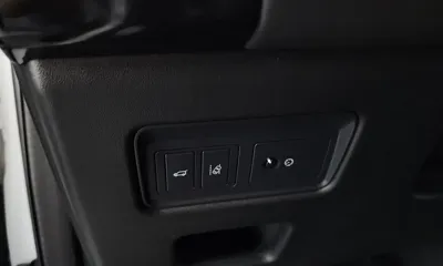 Land Rover Discovery 2018, 144491 км, за 17060.52 USD - фото 29