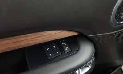 Land Rover Discovery 2018, 144491 км, за 17060.52 USD - фото 32
