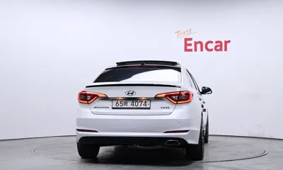 Hyundai Sonata 2015, 140221 км, за 5219.69 USD