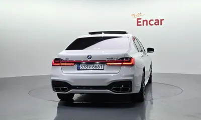 BMW 7-Series · 2017 год