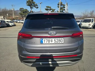 Hyundai Santafe 2023, 100013 км, за 16410.66 USD