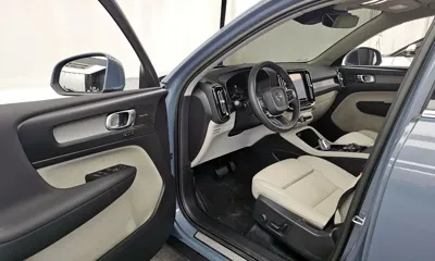 Volvo XC40 2023, 10823 км, за 24615.99 USD - фото 10