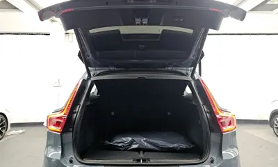 Volvo XC40 2023, 10823 км, за 24615.99 USD - фото 20