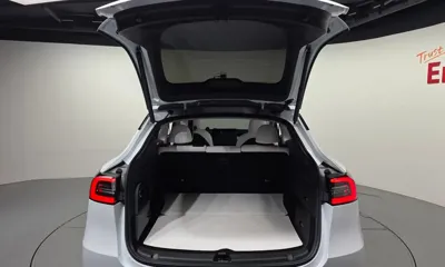 Tesla Model Y 2024, 34352 км, за 27355.06 USD - фото 20