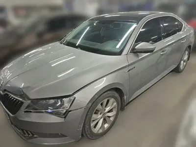 Skoda Superb 2016, 106300 км, за 4824.97 USD