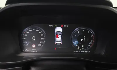 Volvo XC40 2021, 101561 км, за 17451.32 USD - фото 8