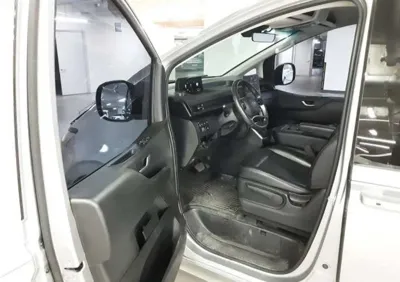 Hyundai Staria 2022, 98103 км, за 3978.42 USD