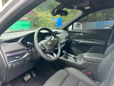 Cadillac XT4 2021, 60000 км, за 13801.97 USD