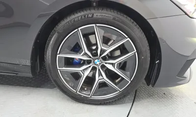 BMW 5-Series 2025, 5053 км, за 45928.36 USD - фото 21