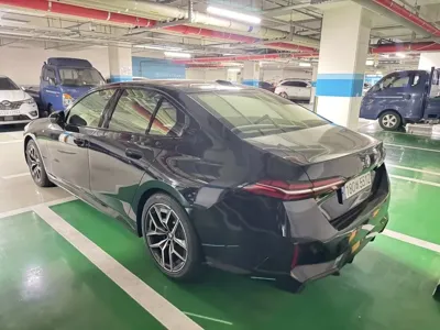 BMW 5-Series 2024, 30000 км, за 34136.83 USD