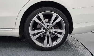 Mercedes-Benz C-Class 2018, 48037 км, за 14657.99 USD - фото 21