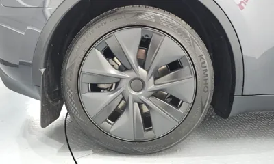 Tesla Model Y 2025, 8527 км, за 28817.12 USD