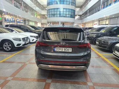 Hyundai Santafe 2022, 5703 км, за 22084.7 USD