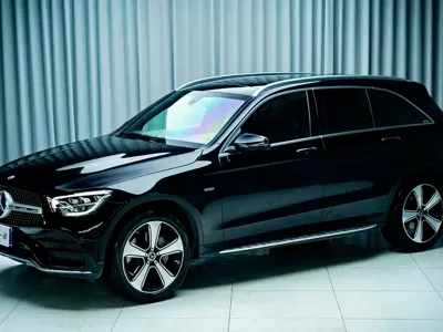 Mercedes-Benz GLC 2023, 30000 км, за 33711.97 USD