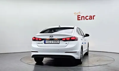 Hyundai Avante 2018, 82153 км, за 5953.64 USD