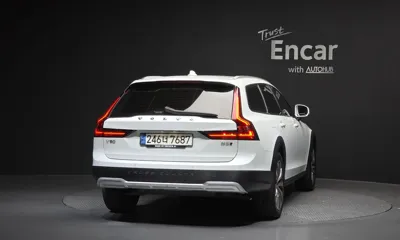 Volvo V90 2021, 68073 км, за 23231.76 USD