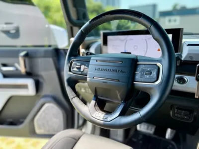 GMC Hummer EV 2024, 12338 км, за 127937.51 USD - фото 15