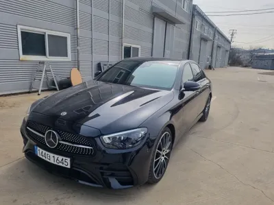 Mercedes-Benz E-Class 2023, 58000 км, за 34695.2 USD