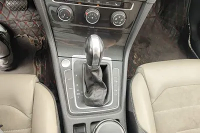 Volkswagen Golf 2017, 92400 км, за 7610 USD - фото 16