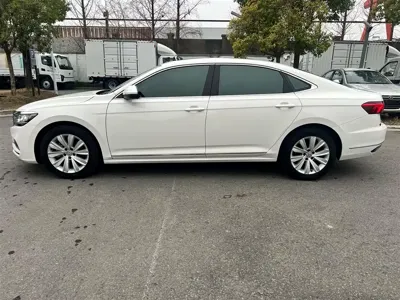 Volkswagen Passat 2019, 79000 км, за 11827.43 USD
