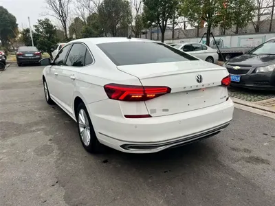 Volkswagen Passat 2019, 79000 км, за 11827.43 USD