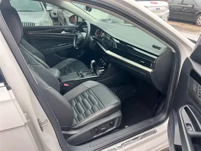 Volkswagen Passat 2019, 79000 км, за 11827.43 USD - фото 10