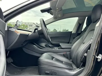 Tesla Model 3 2020, 119000 км, за 13949.11 USD